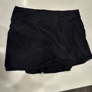 Gently worn lulu lemon tennis skirt! Black, size 8. Lulu symbol still visible!